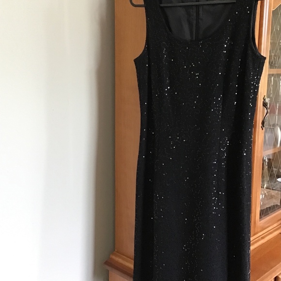 Dress - Picture 1 of 3